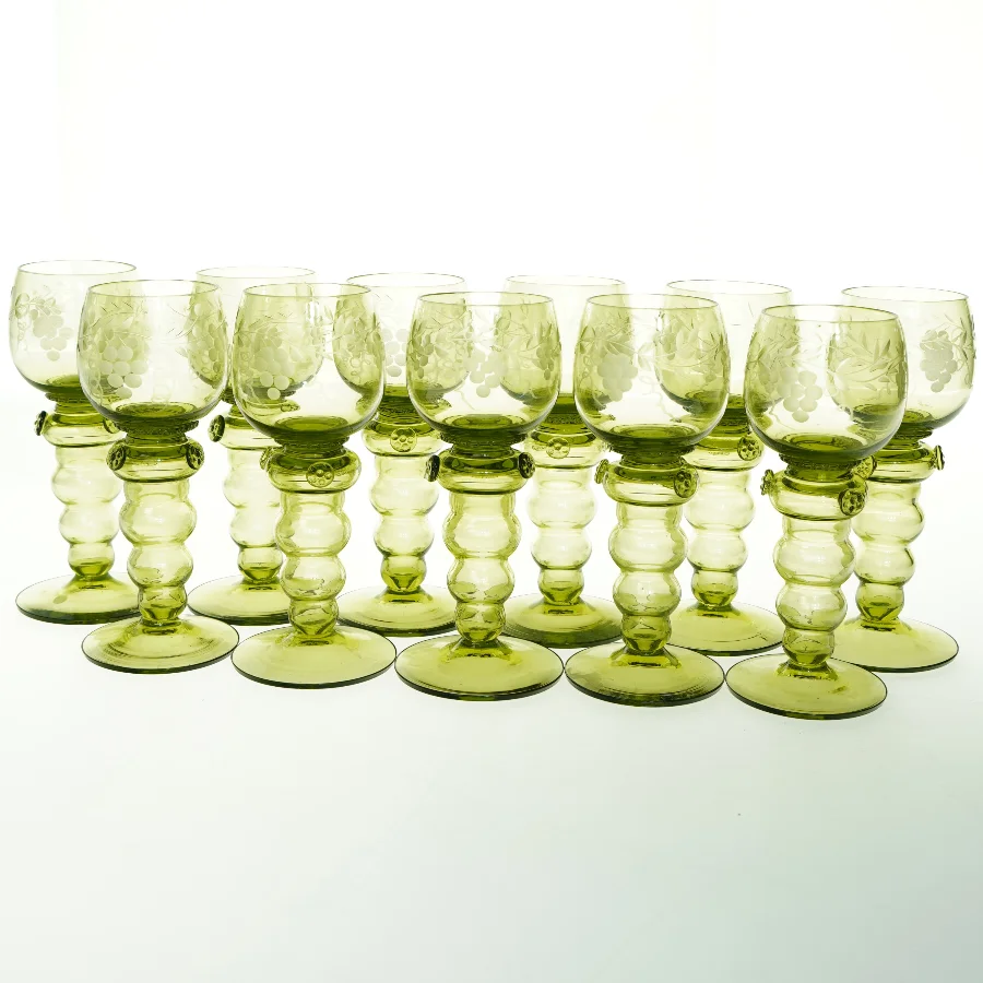 Grønne glas med mønster (str. 18x8 cm)