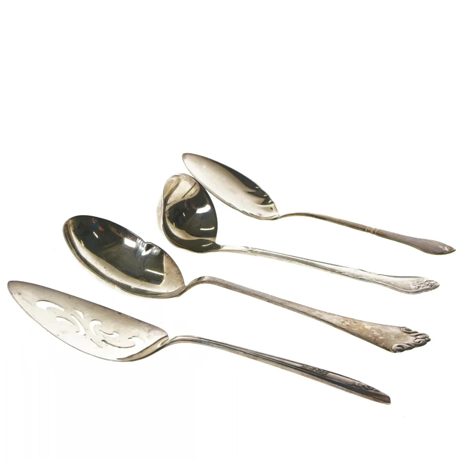 Sæt af serveringsredskaber (str. 18-22 cm)