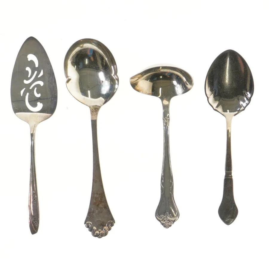 Sæt af serveringsredskaber (str. 18-22 cm)