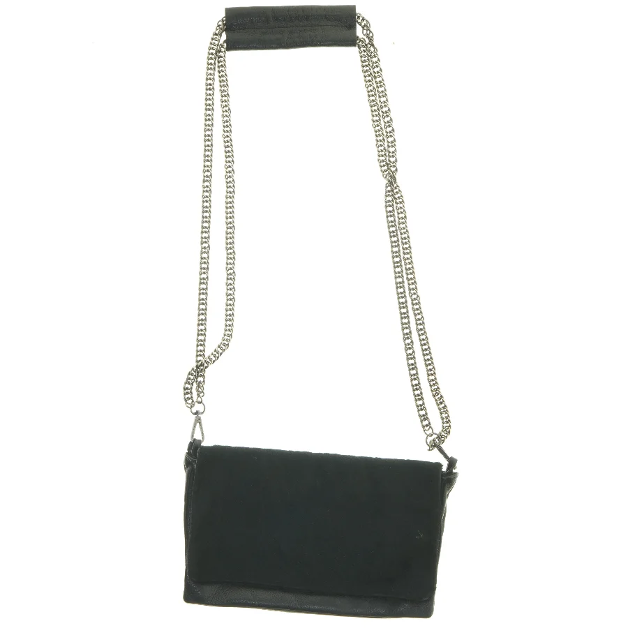 Sort skuldertaske med metalkæde (str. 27,5x17,5 cm)