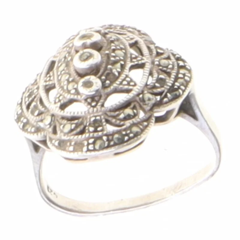 Sølv ring med filigran mønster (str. Ø 52 mm)