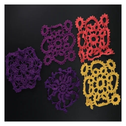 Hæklede bordskånere (str. 16 x 16 cm. 5 styk)