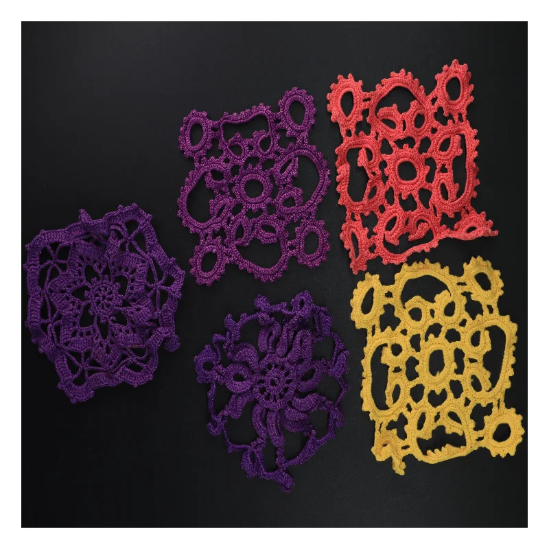 Hæklede bordskånere (str. 16 x 16 cm. 5 styk)