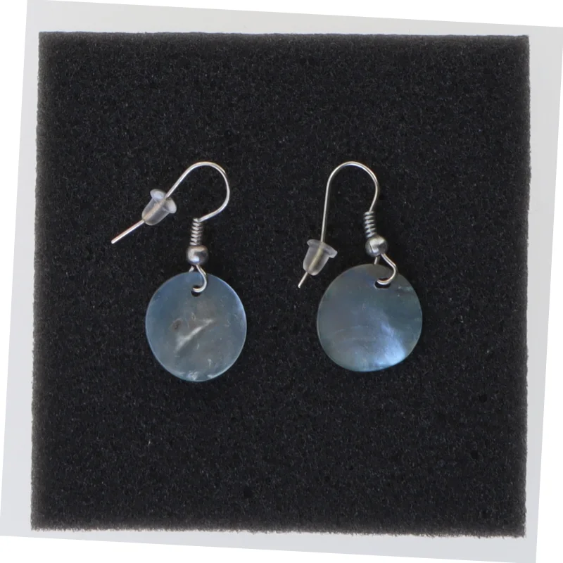 Øreringe med perlemors vedhæng (str. 1,5 cm)