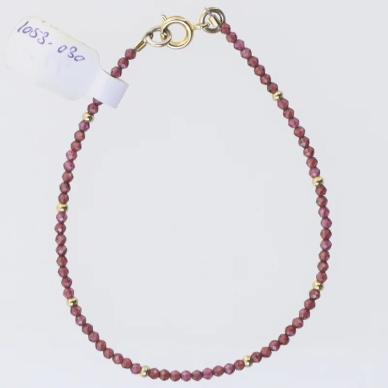 Perlearmbånd med guldaccents (str. 18 cm)