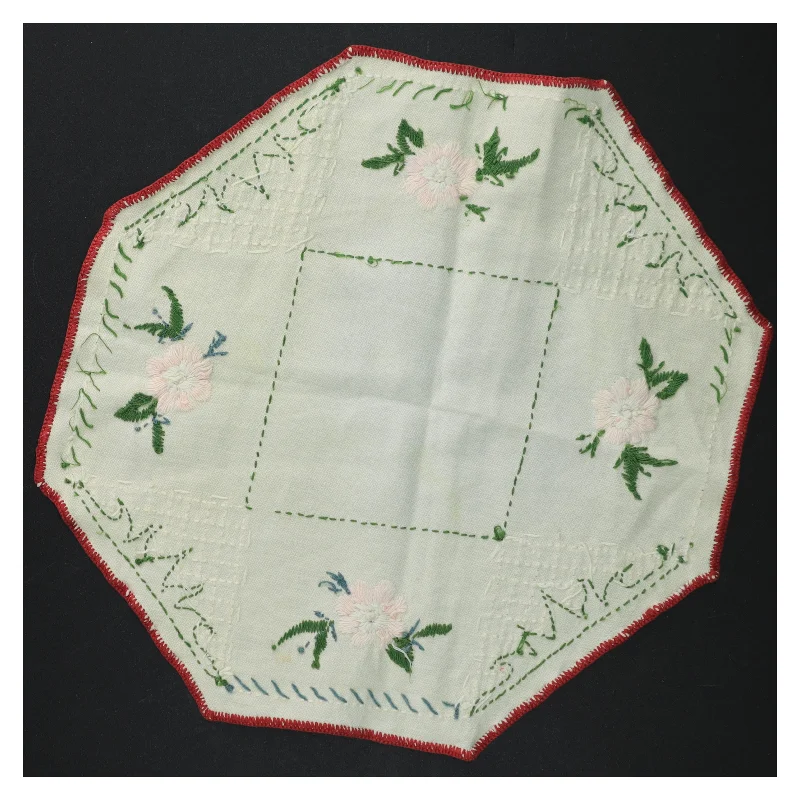 Broderet lysedug (str. 27 x 27 cm)