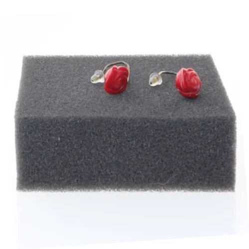 Røde blomsterøreringe