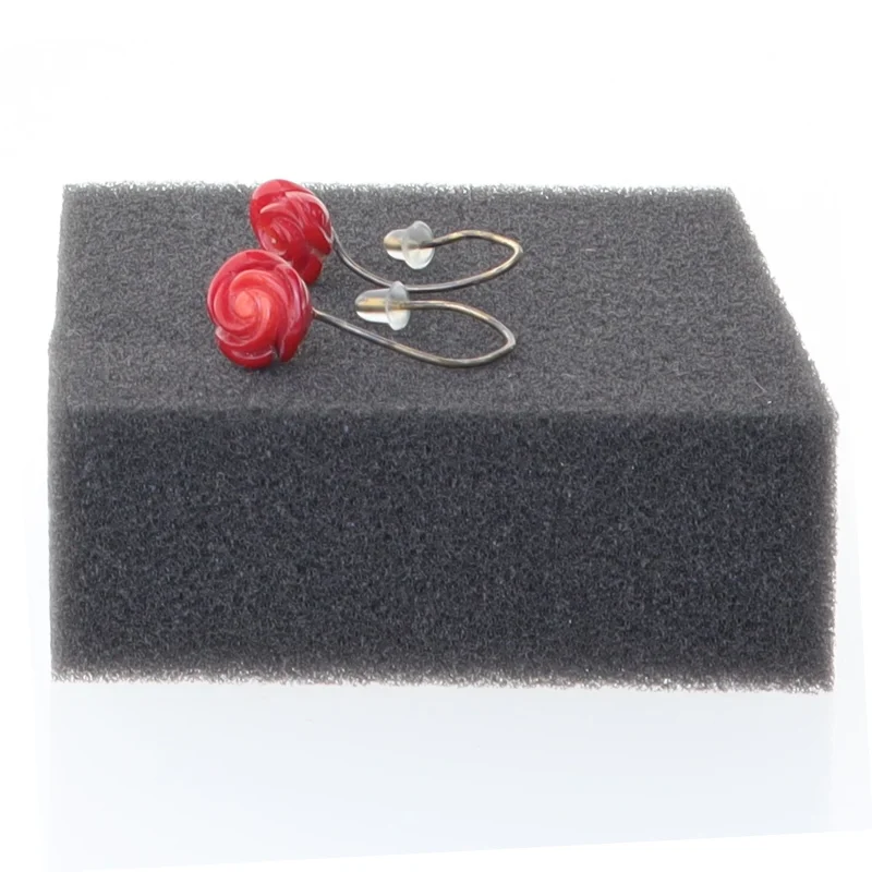 Røde blomsterøreringe