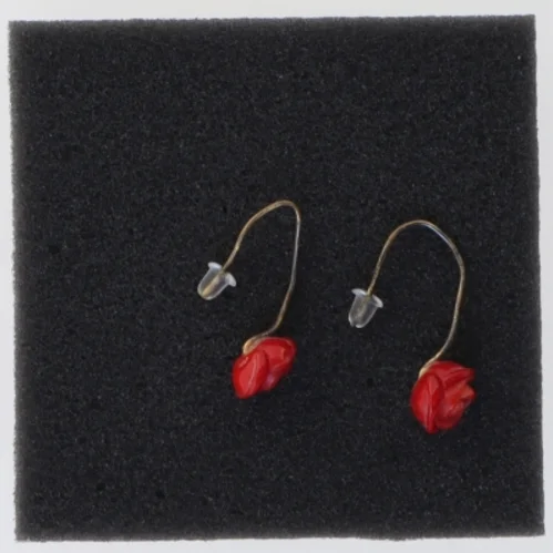 Røde blomsterøreringe