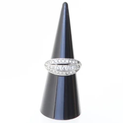 Sølvfarvet ring med zirkonia (str. 51)