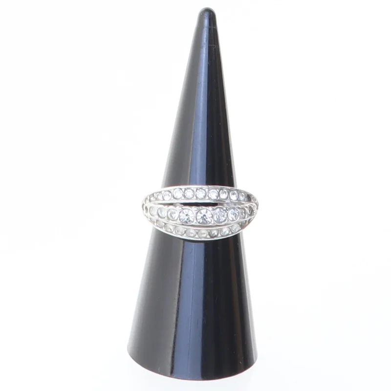 Sølvfarvet ring med zirkonia (str. 51)