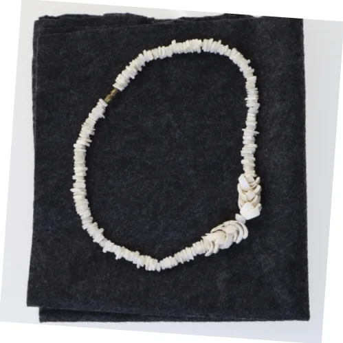 Smykke med skaller (str. 41 cm)