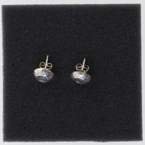 Sølvøreringe med mønster