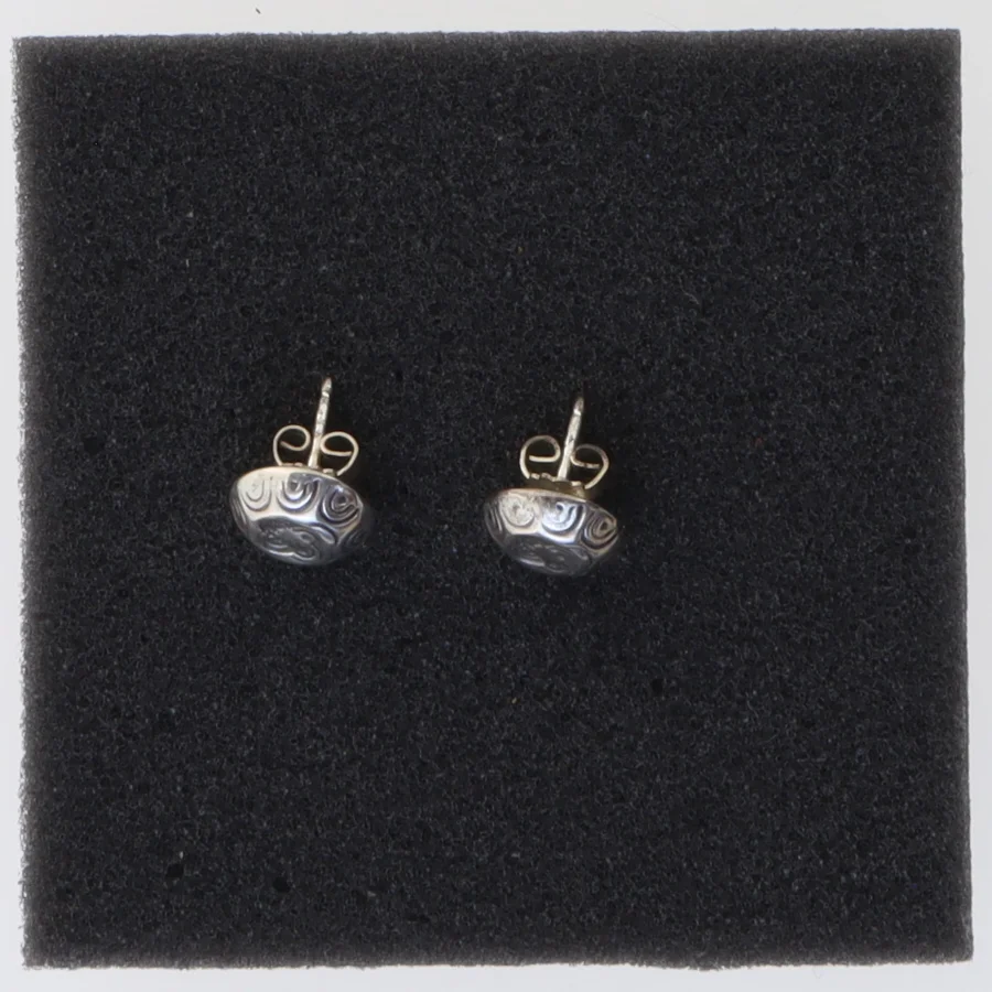 Sølvøreringe med mønster