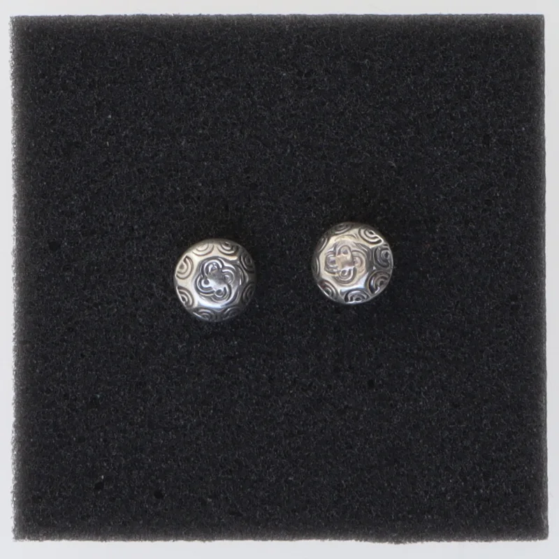 Sølvøreringe med mønster