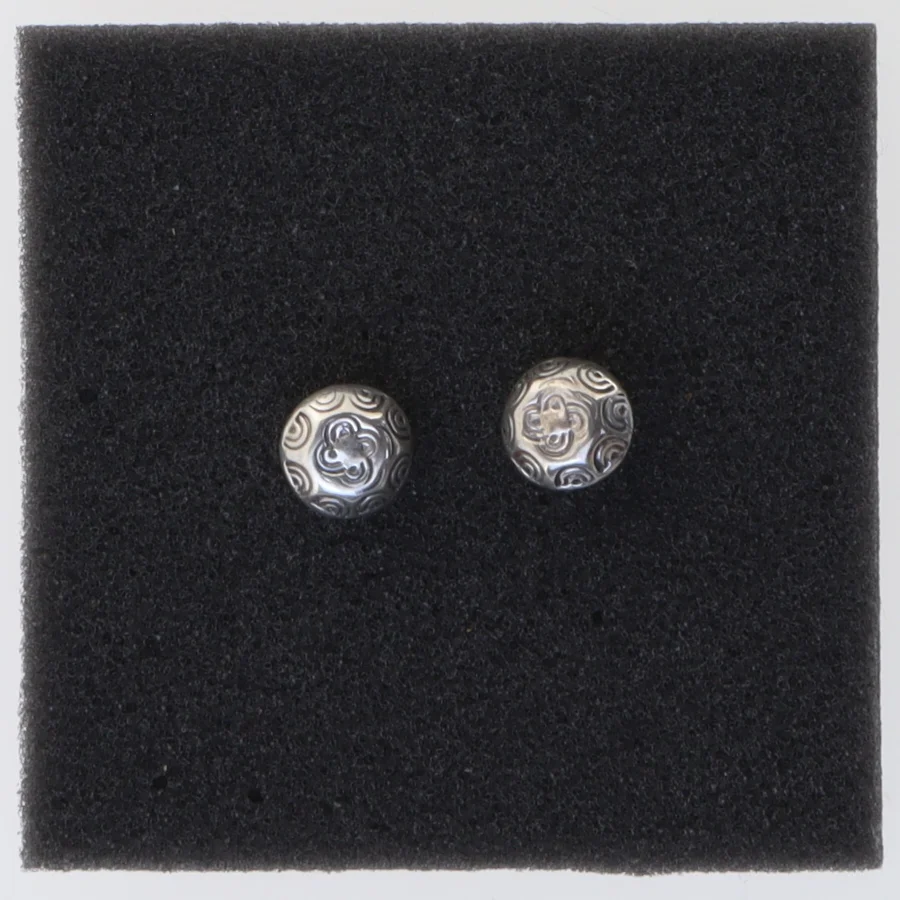 Sølvøreringe med mønster