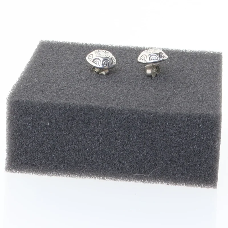 Sølvøreringe med mønster