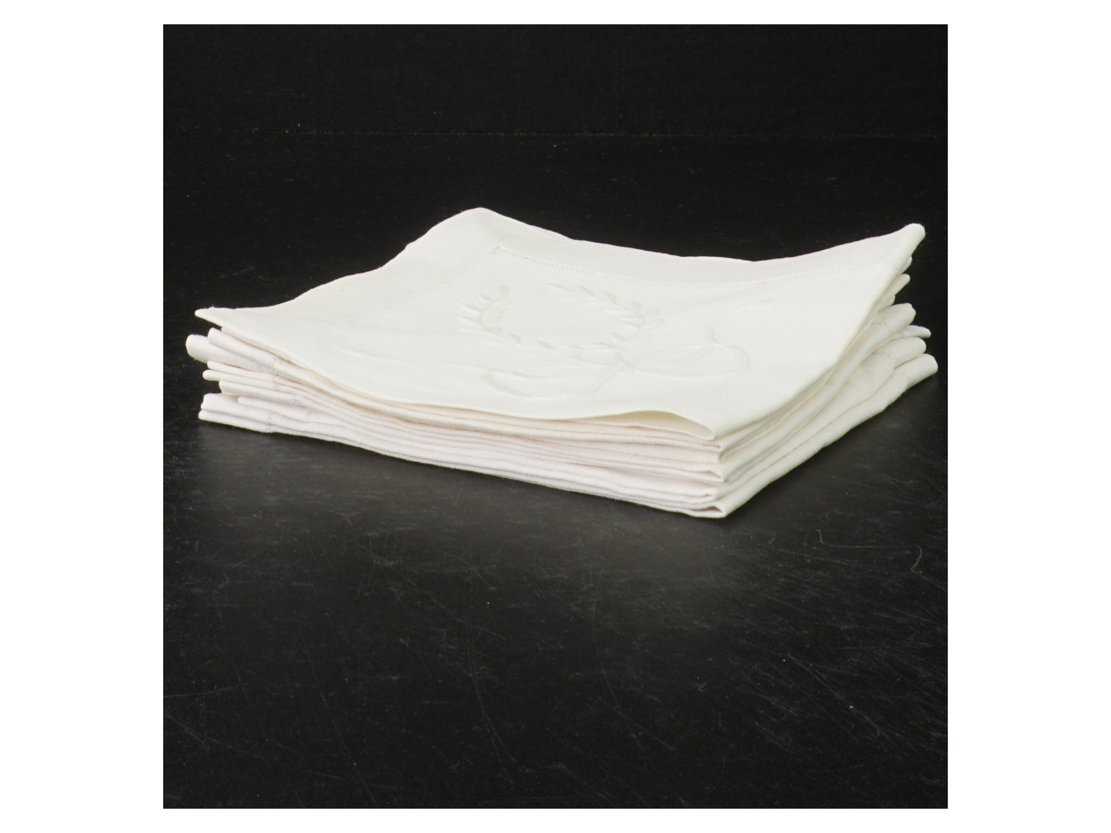 Broderede servietter (str. 28 x 29 cm)