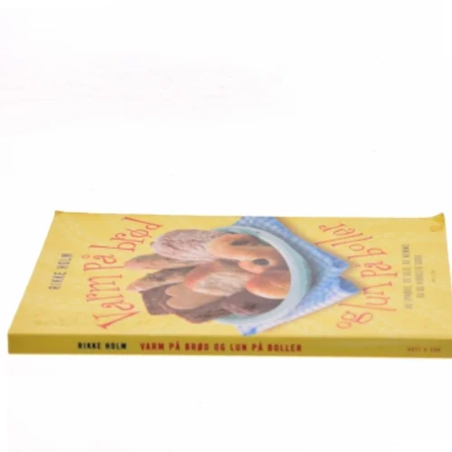 Varm på brød og lun på boller af Rikke Holm (Bog)