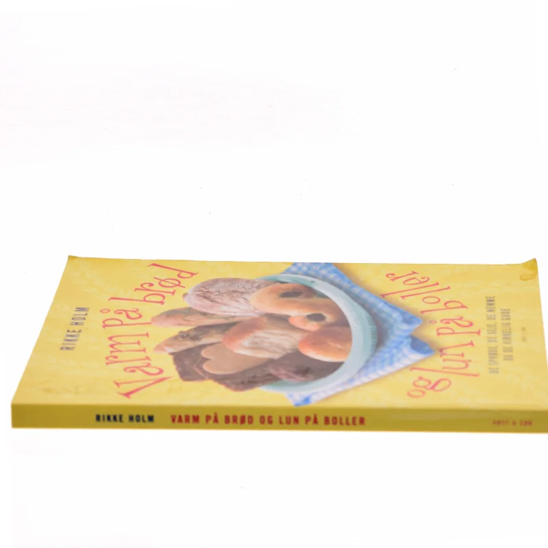 Varm på brød og lun på boller af Rikke Holm (Bog)