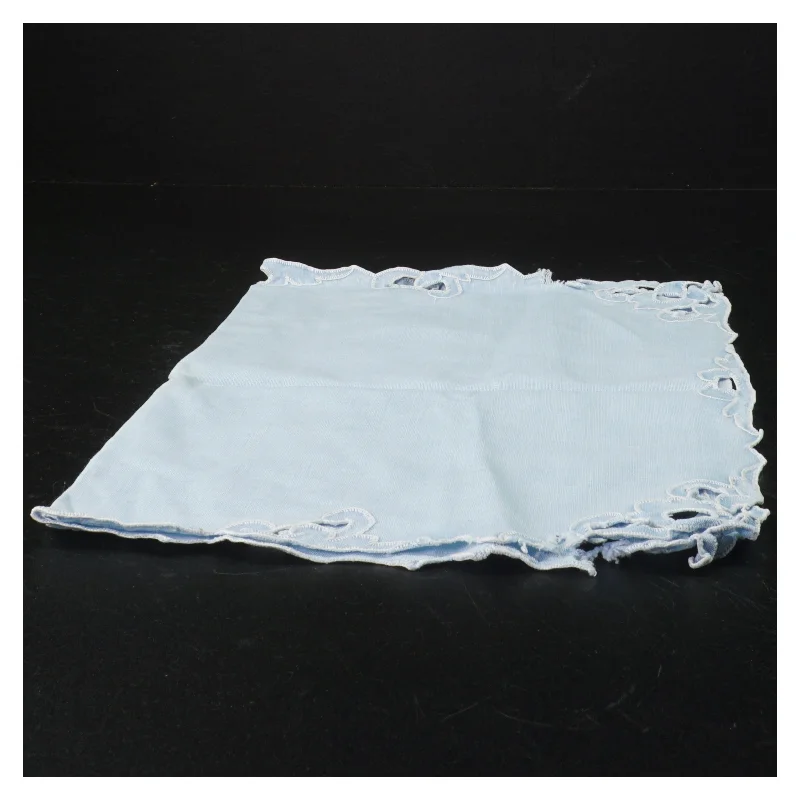 Blå dekorativ lysedug med broderi (str. 43 x 30 cm)