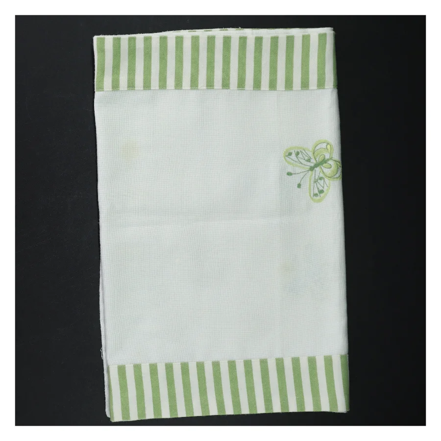 Duge med broderet sommerfugl (str. 90 x 34 cm)