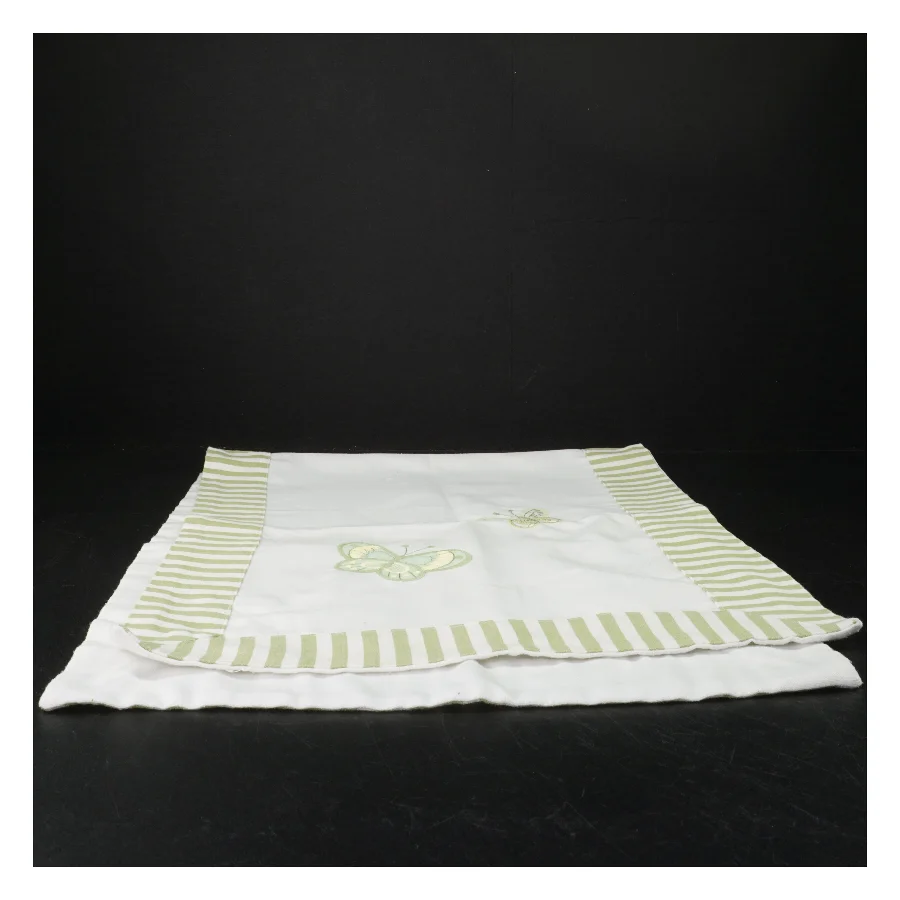 Duge med broderet sommerfugl (str. 90 x 34 cm)