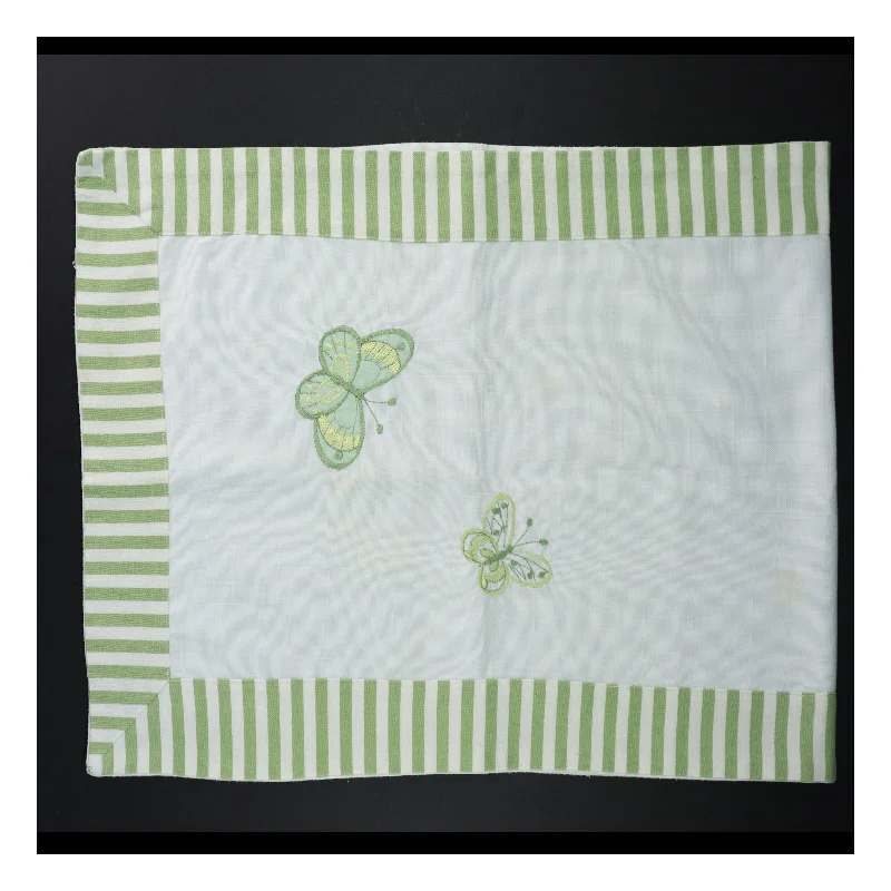 Duge med broderet sommerfugl (str. 90 x 34 cm)