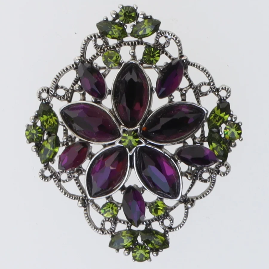 Broche med sten fra (str. X 6 cm)