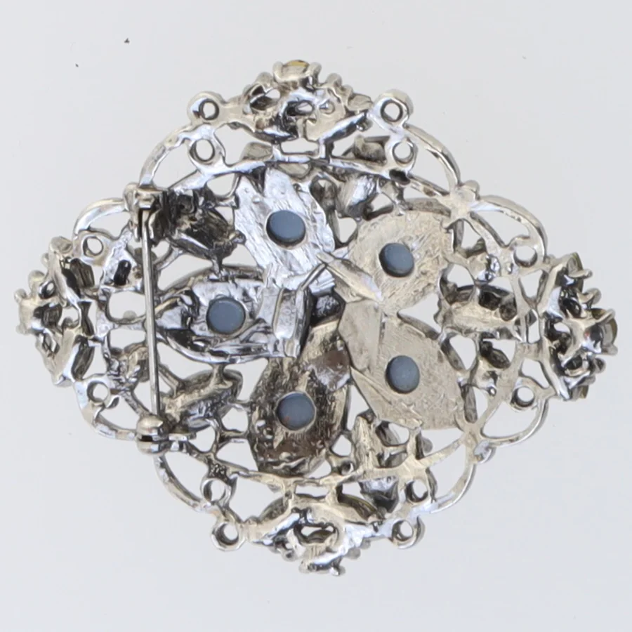 Broche med sten fra (str. X 6 cm)
