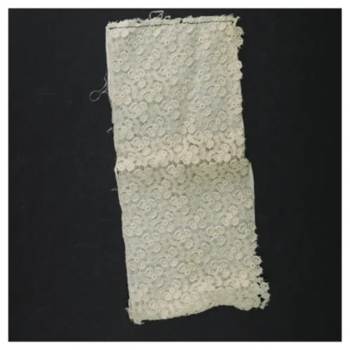 Hvidt blonde tekstil (str. 24 x 10 cm)