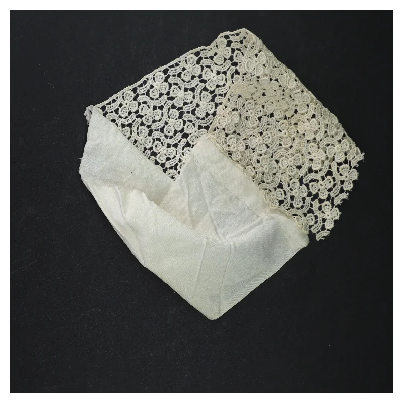 Hvidt blonde tekstil (str. 24 x 10 cm)