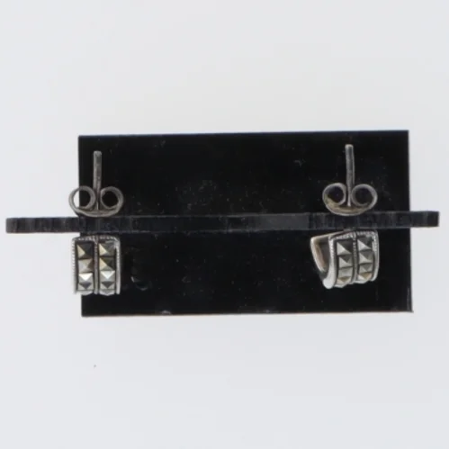 Sølvøreringe med mønster