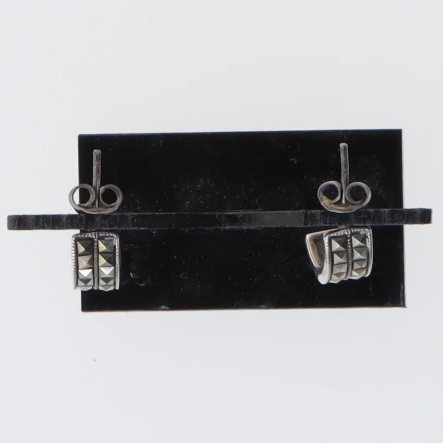 Sølvøreringe med mønster