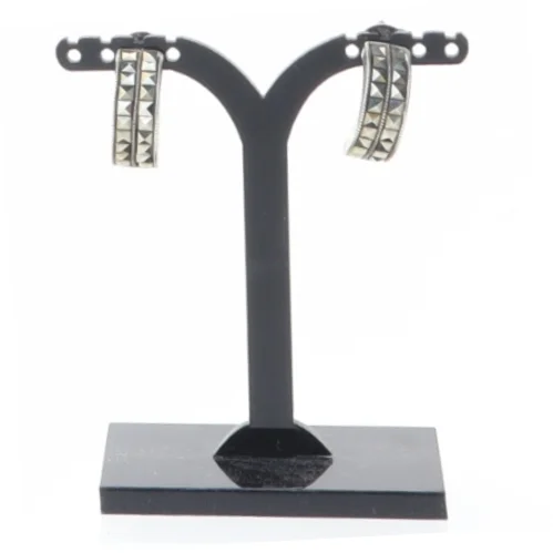 Sølvøreringe med mønster