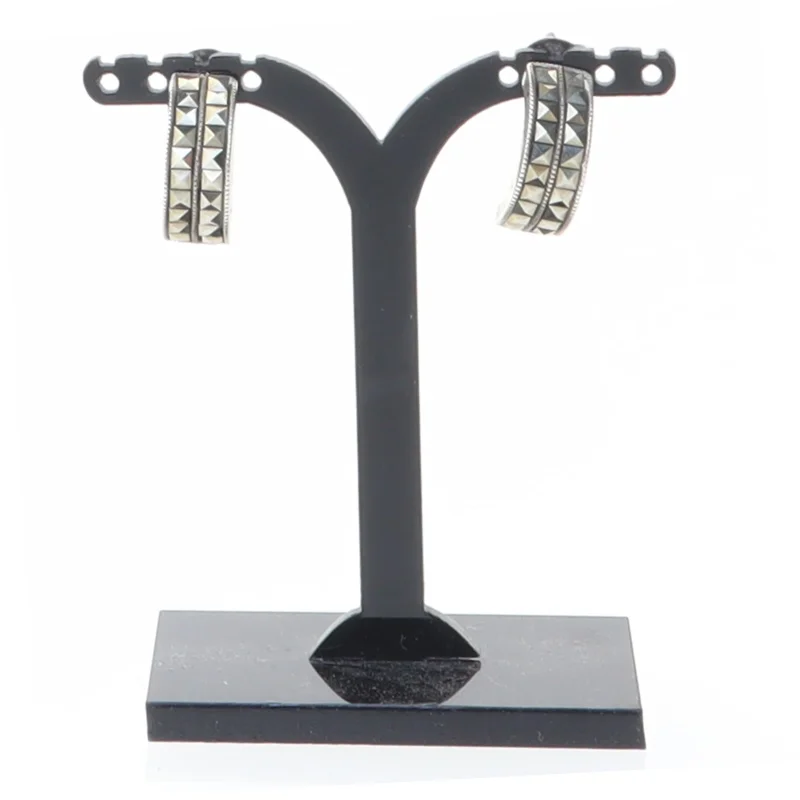 Sølvøreringe med mønster