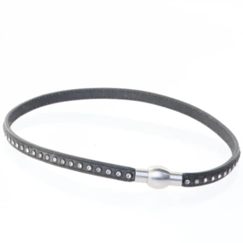 Læderarmbånd med rhinsten (str. 39 3 vitaminer)