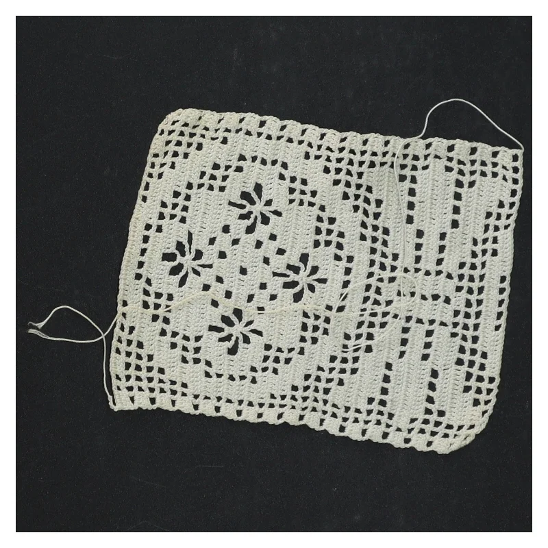 Hæklet mellemstykke (str. 12 x 9 cm)