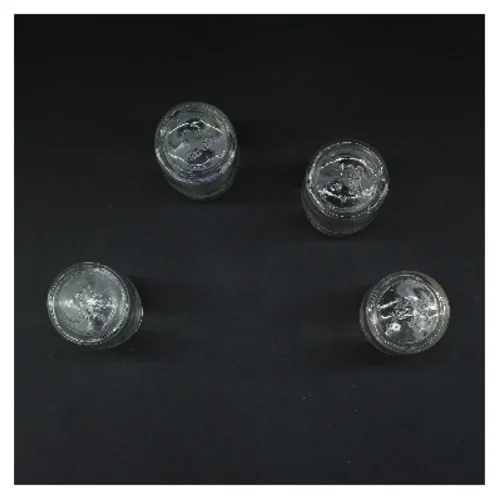 Fire små glasbeholdere (str. 4 stk 10 cm)