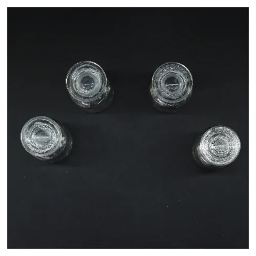 Fire små glasbeholdere (str. 4 stk 10 cm)