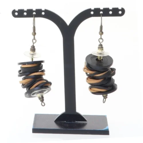 Håndlavede øreringe med perler og træ (str. 4,5 cm)