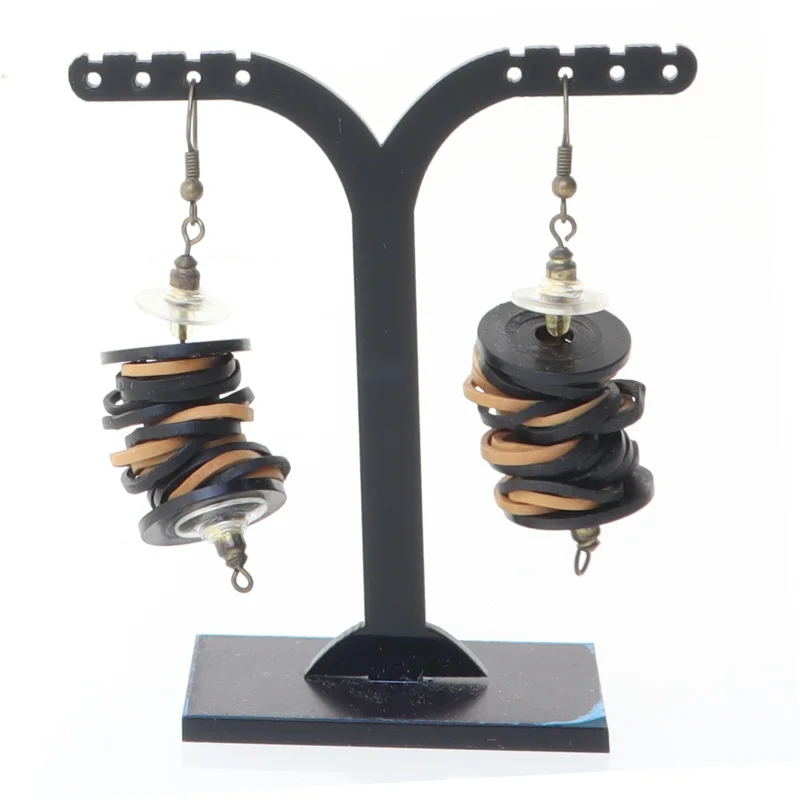 Håndlavede øreringe med perler og træ (str. 4,5 cm)