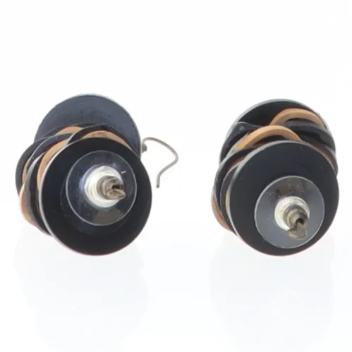 Håndlavede øreringe med perler og træ (str. 4,5 cm)