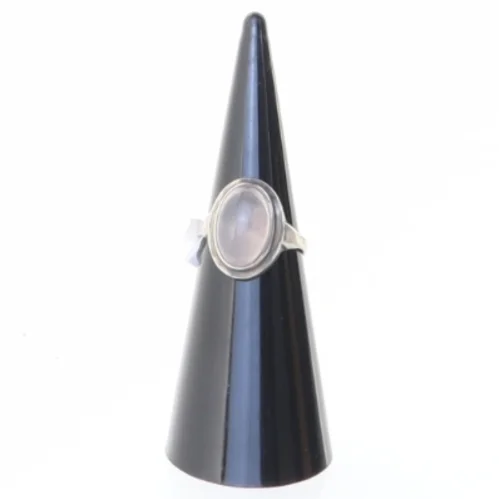 Sølvring med sten (str. 47)