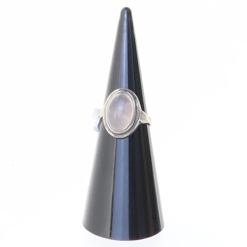 Sølvring med sten (str. 47)