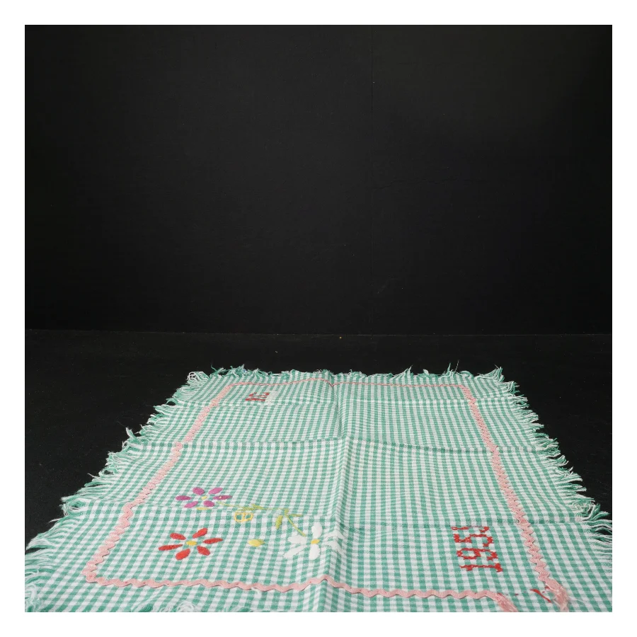 Broderet dug (str. 30 x 46 cm)