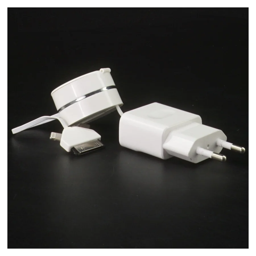 Hvid mobil oplader med adaptere fra Huawei (str. 10 cm)