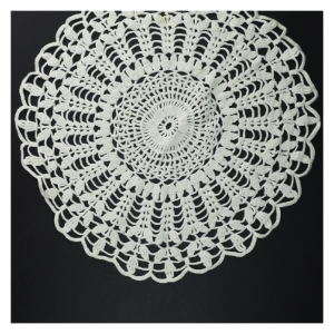 Hæklet dækkeserviet / lysedug (str. 40 cm)