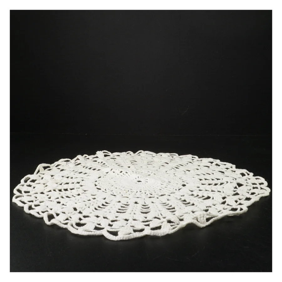 Hæklet dækkeserviet / lysedug (str. 40 cm)