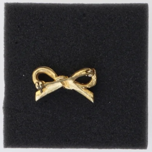 Gylden broche med simulerede diamanter (str. 3 cm)